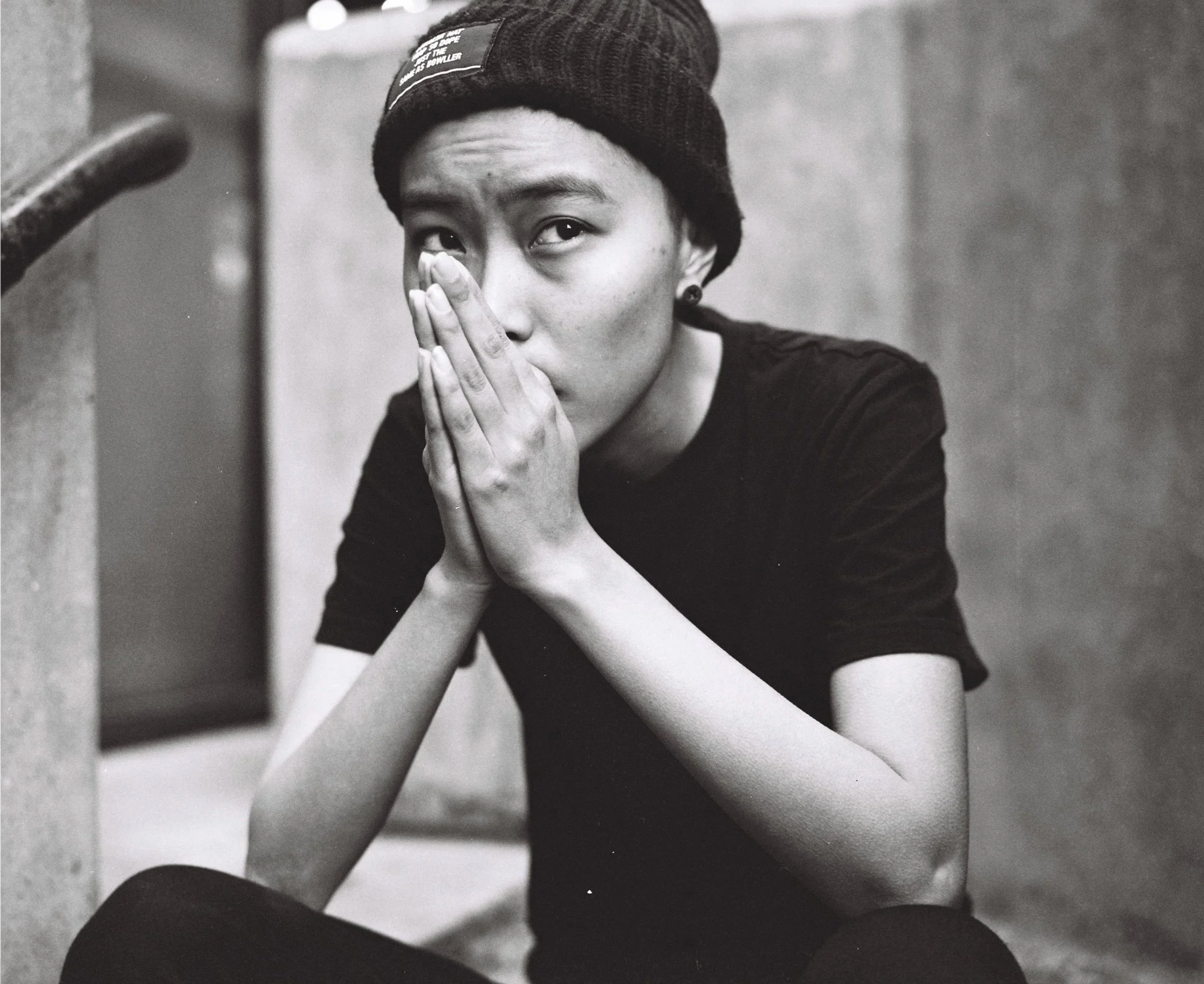 Black-and-white woman in a beanie with hands pressed together — Shanghai fashion and portrait photography | Victor Marvillet photographer