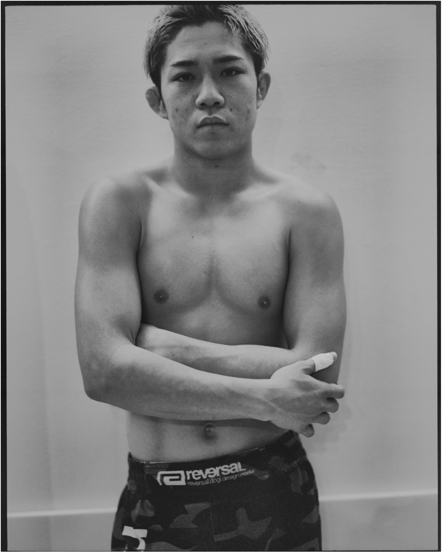 Japanese MMA fighter portrait in black and white, Shoganai — Flowers of Carnage, Tokyo — Victor Marvillet photographer