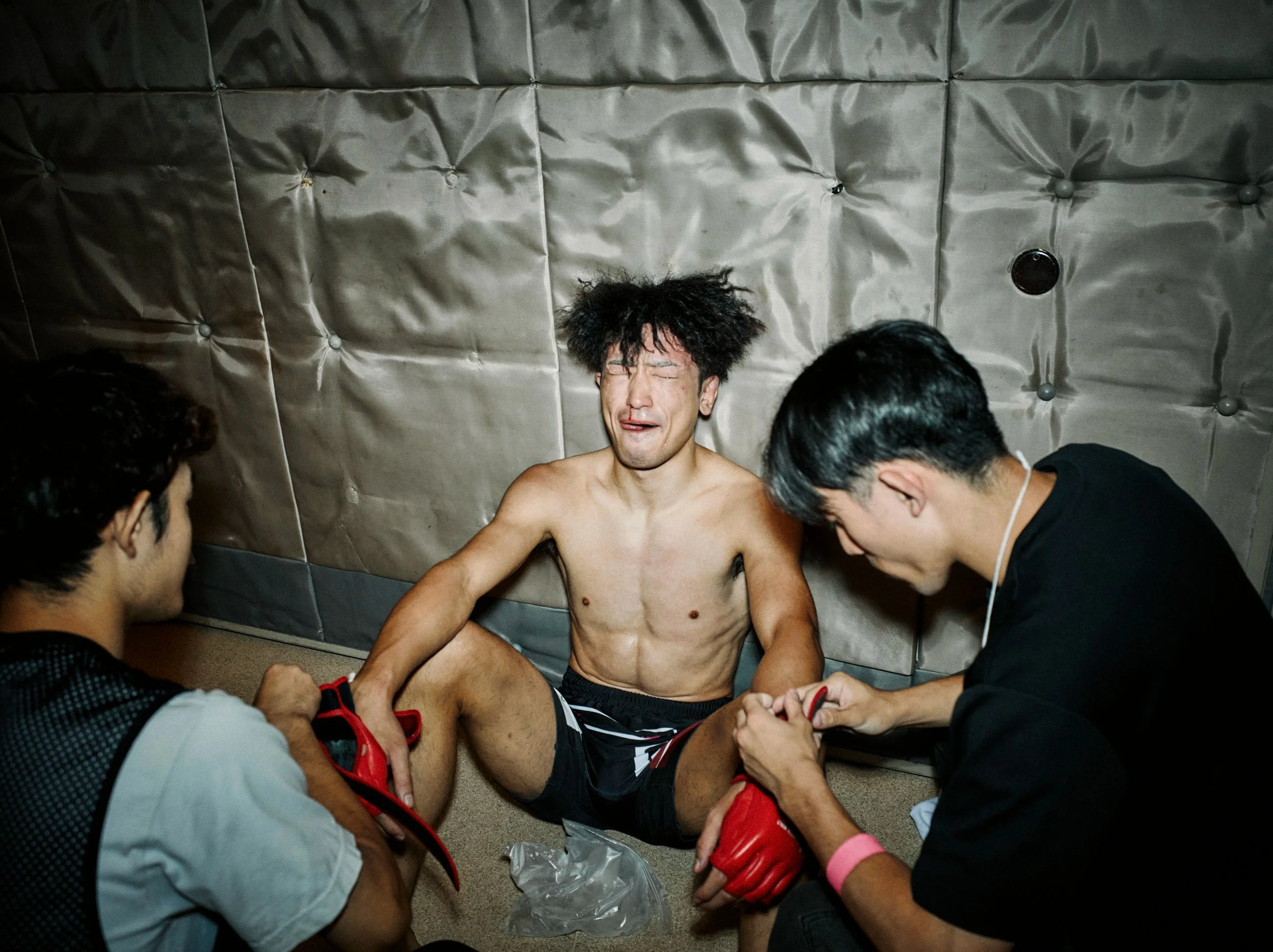 Fighter getting his hands wrapped by his team — Shura No Hana MMA documentary, Tokyo | Victor Marvillet photographer
