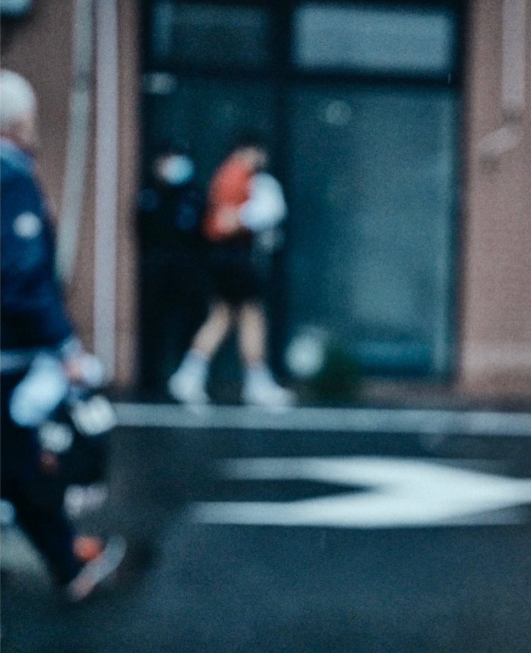 Pedestrians crossing a Shanghai street with motion blur — Shanghai fashion and portrait photography | Victor Marvillet photographer