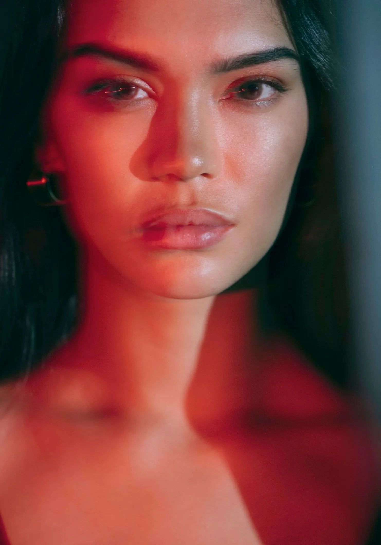 Close-up portrait of a woman in warm red light — Shanghai fashion and portrait photography | Victor Marvillet photographer