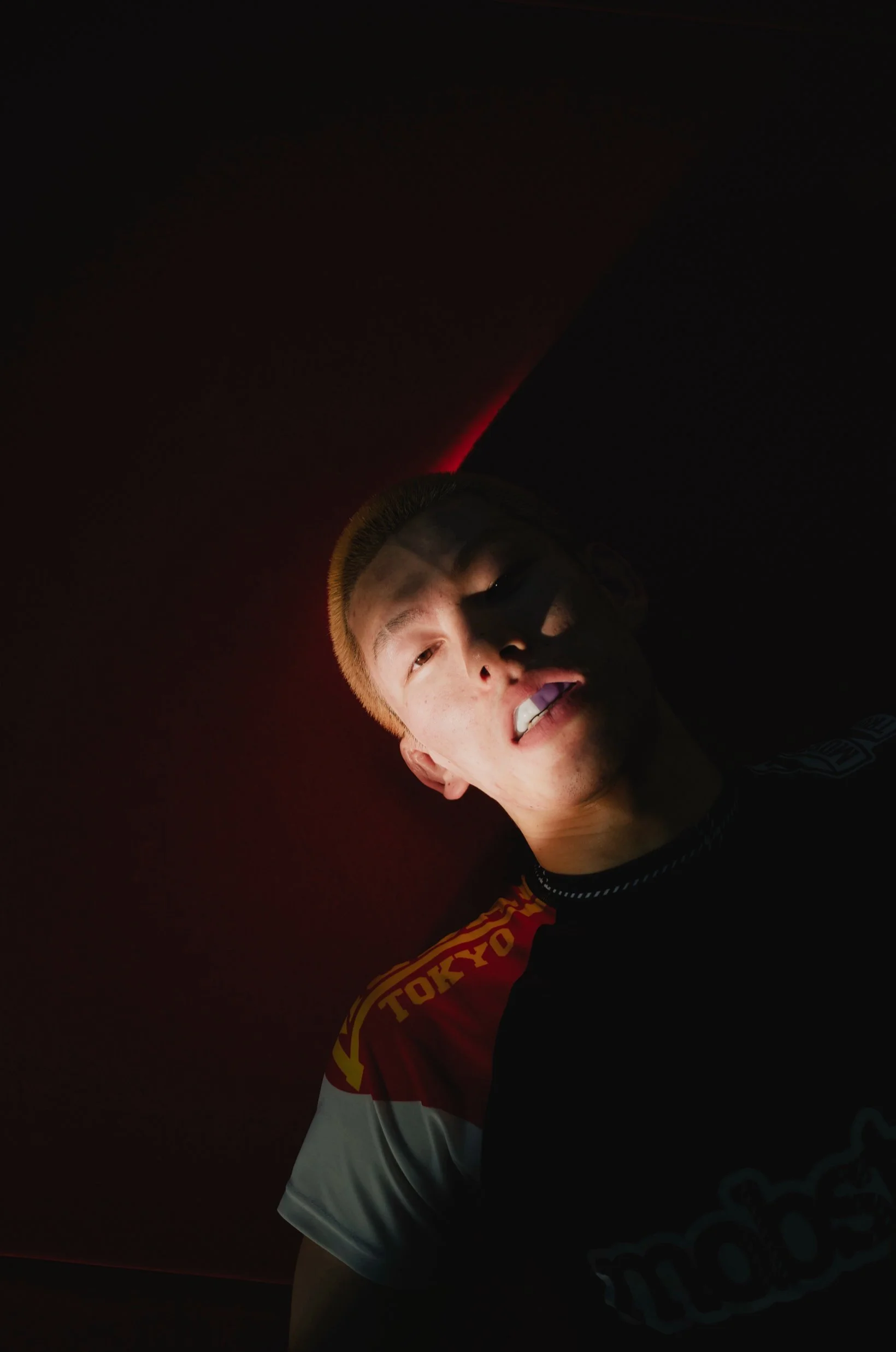 Fighter in red backstage light — Shura No Hana MMA documentary, Tokyo | Victor Marvillet photographer