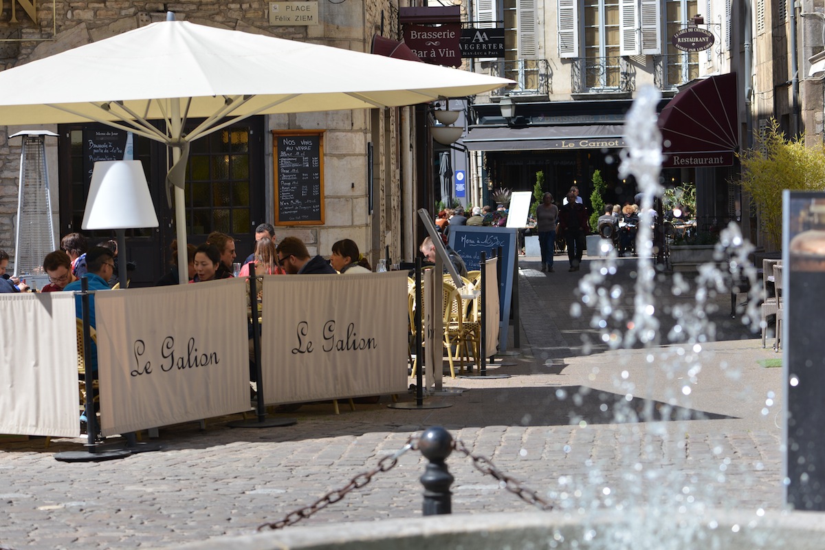 Informal eateries in central Beaune