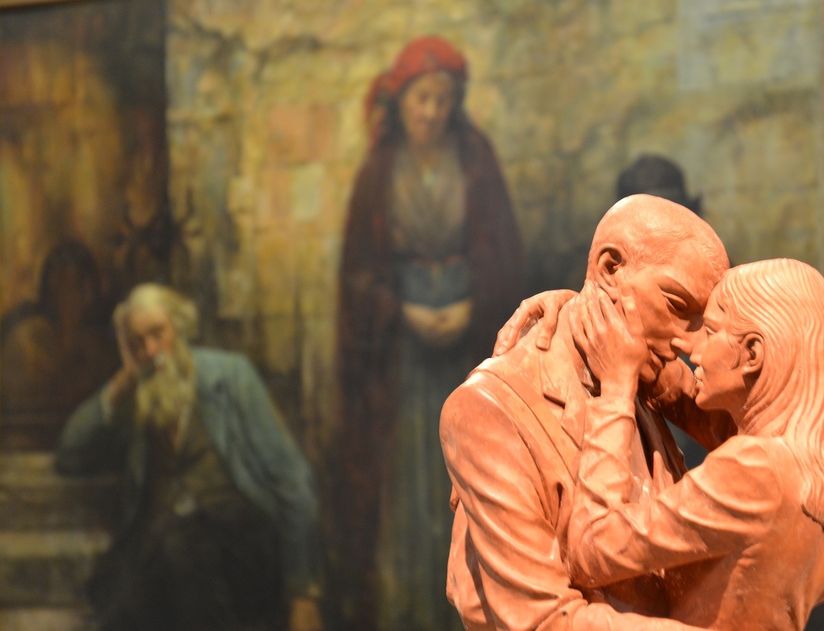 The Lovers - a sculpture by Burgundian artist Paul Day - the original is on St Pancras Station in London, and this copy is in the Musée des Beaux Arts Beaune, Burgundy