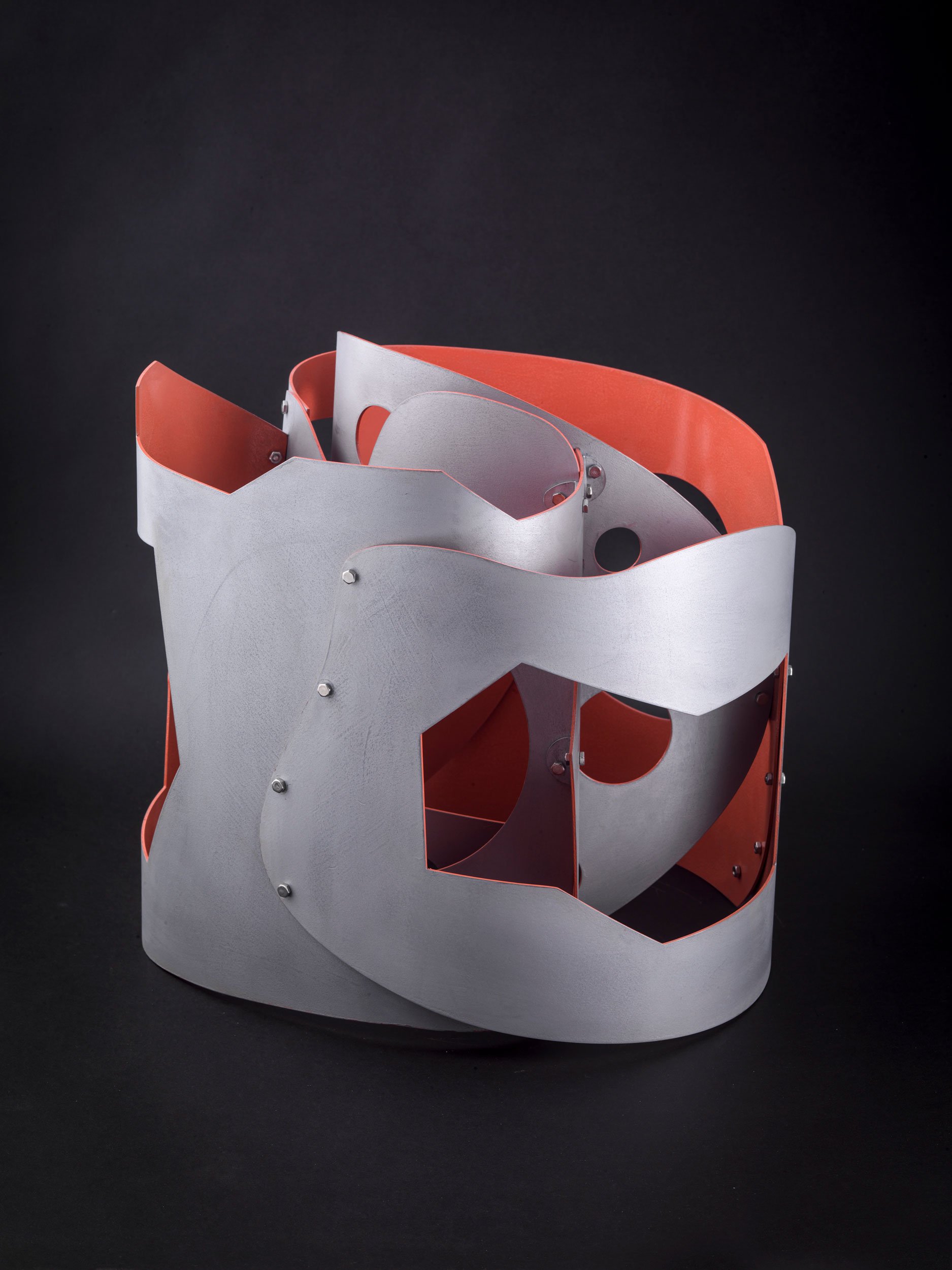 Jeff-Lowe,-Silla,-2021,-painted-steel,-31-x-29-x-26-cm,-JL030221_0041.jpg