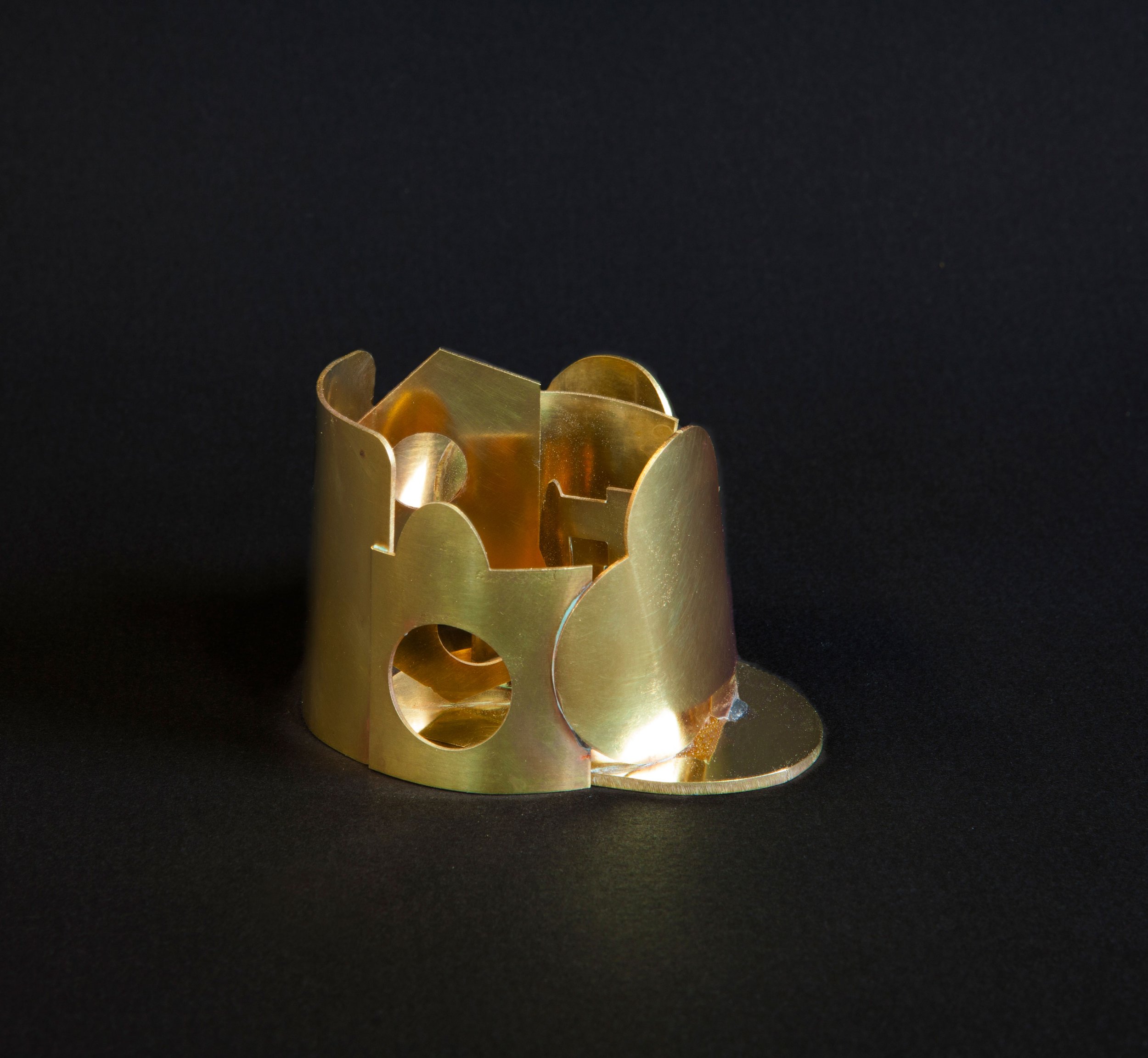 Jeff-Lowe,-2022,-From-the-Close-Distance-No.-1,-brass-5x8x6.5cm,--_MG_0513.jpg