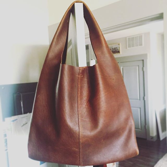 CUSTOM BISON LEATHER KERRY XL TOTE π #houseofmorrison #morrisonhandbags #morrison #sundayfunday #shop #local #designer #dallas #tote #bag #leather #ootd #lotd #travel #custom