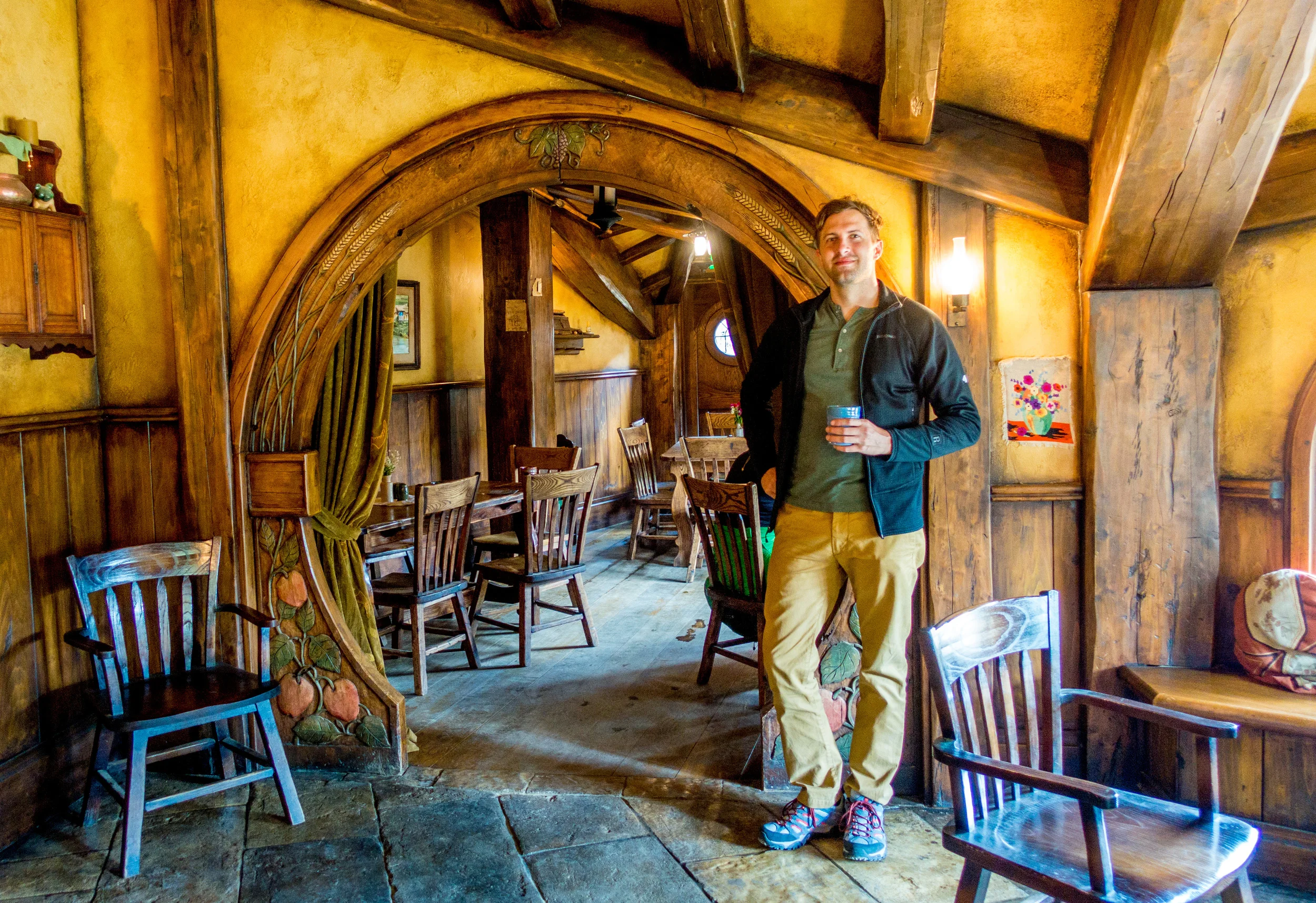 hobbiton_green_dragon.jpg