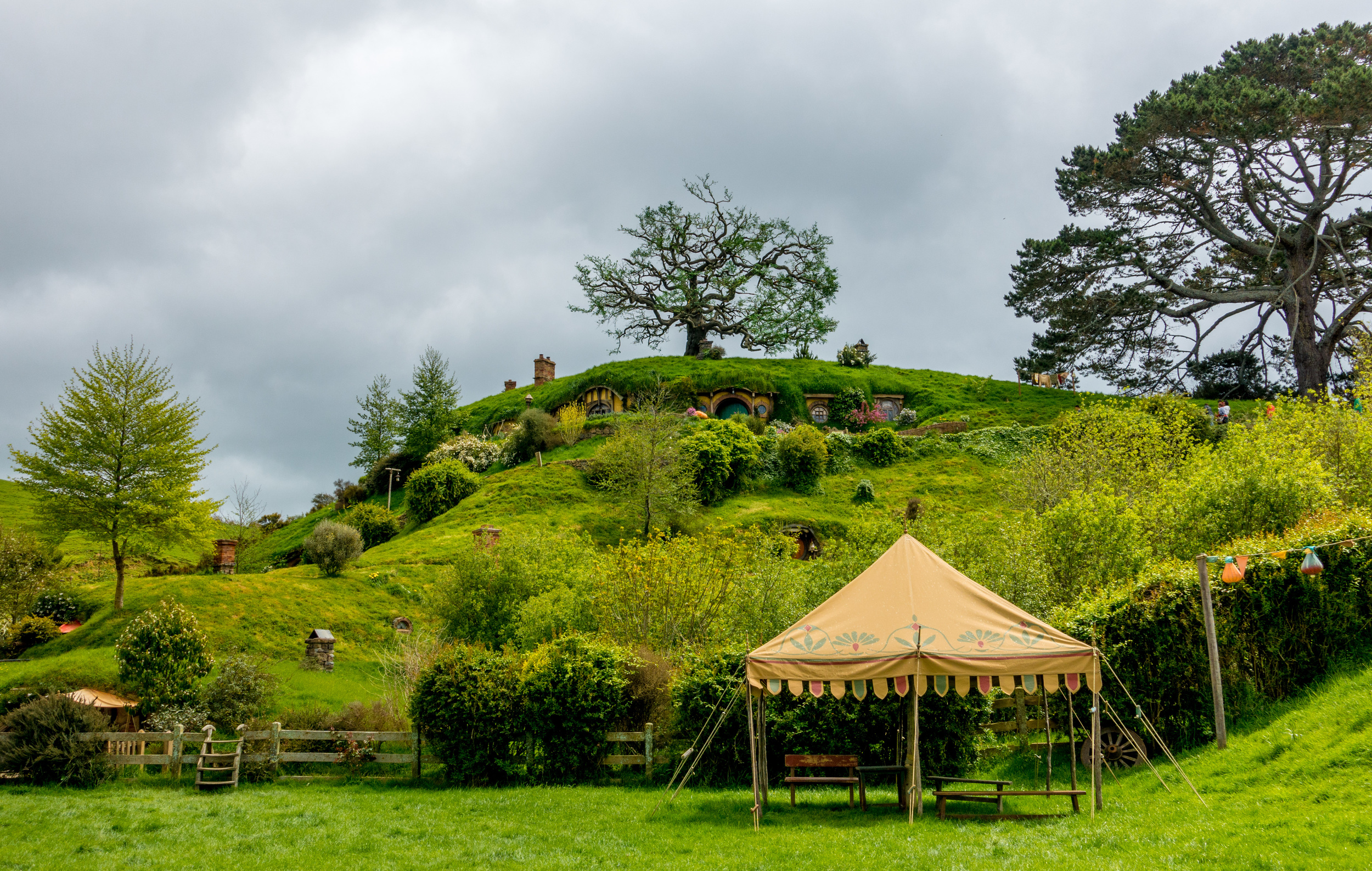 hobbiton_party_meadow.jpg