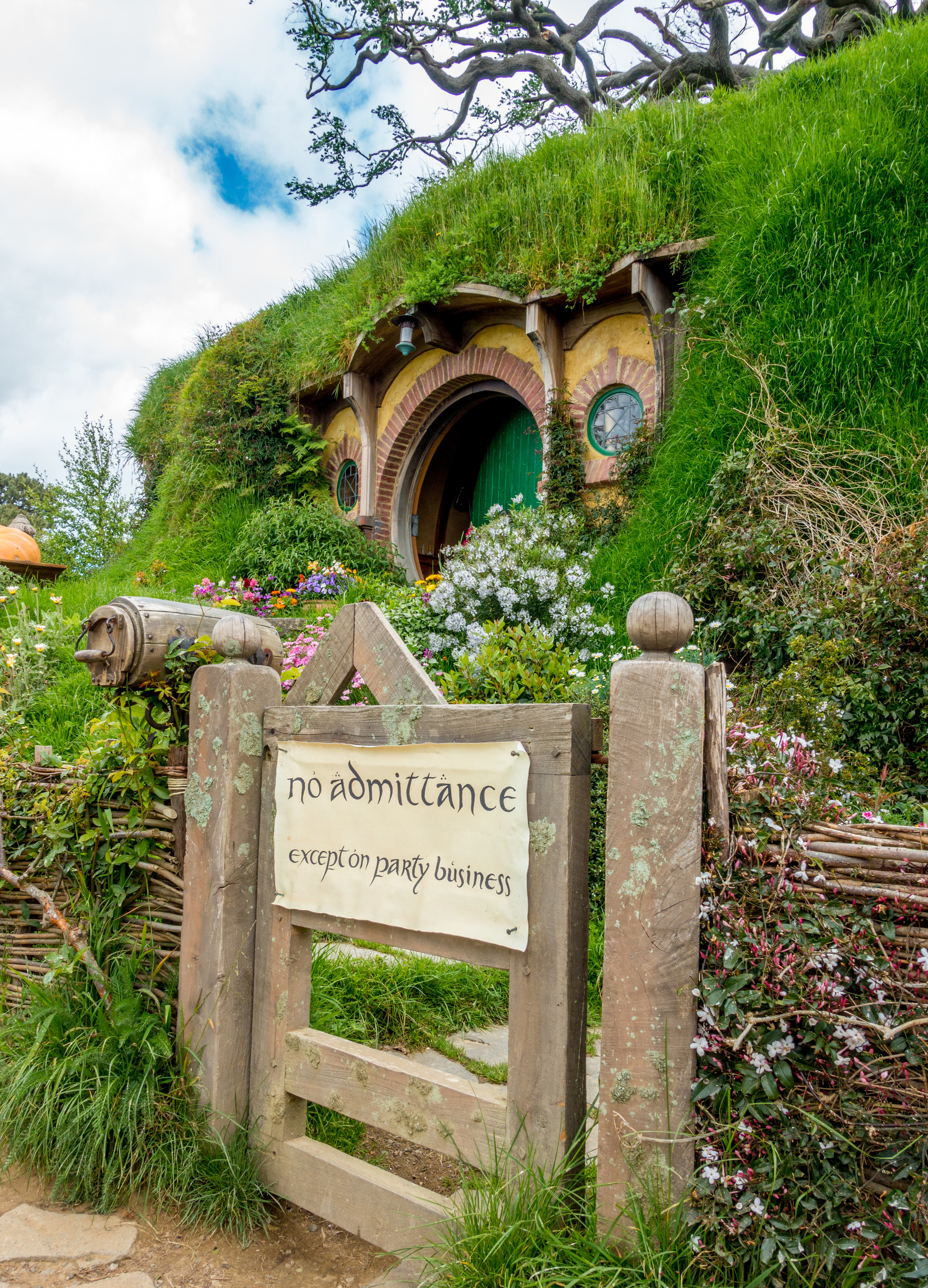 hobbiton_bag_end.jpg