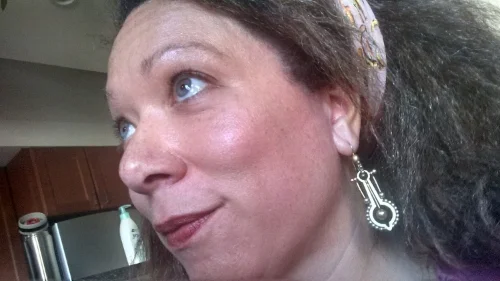 Check out my rockin' new earrings! 