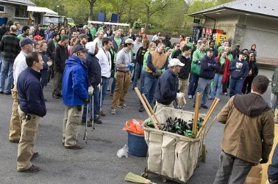 Cleanup at the National Zoo. /Source: https://c2.staticflickr.com/6/5026/5643702671_58d0432fc1.jpg