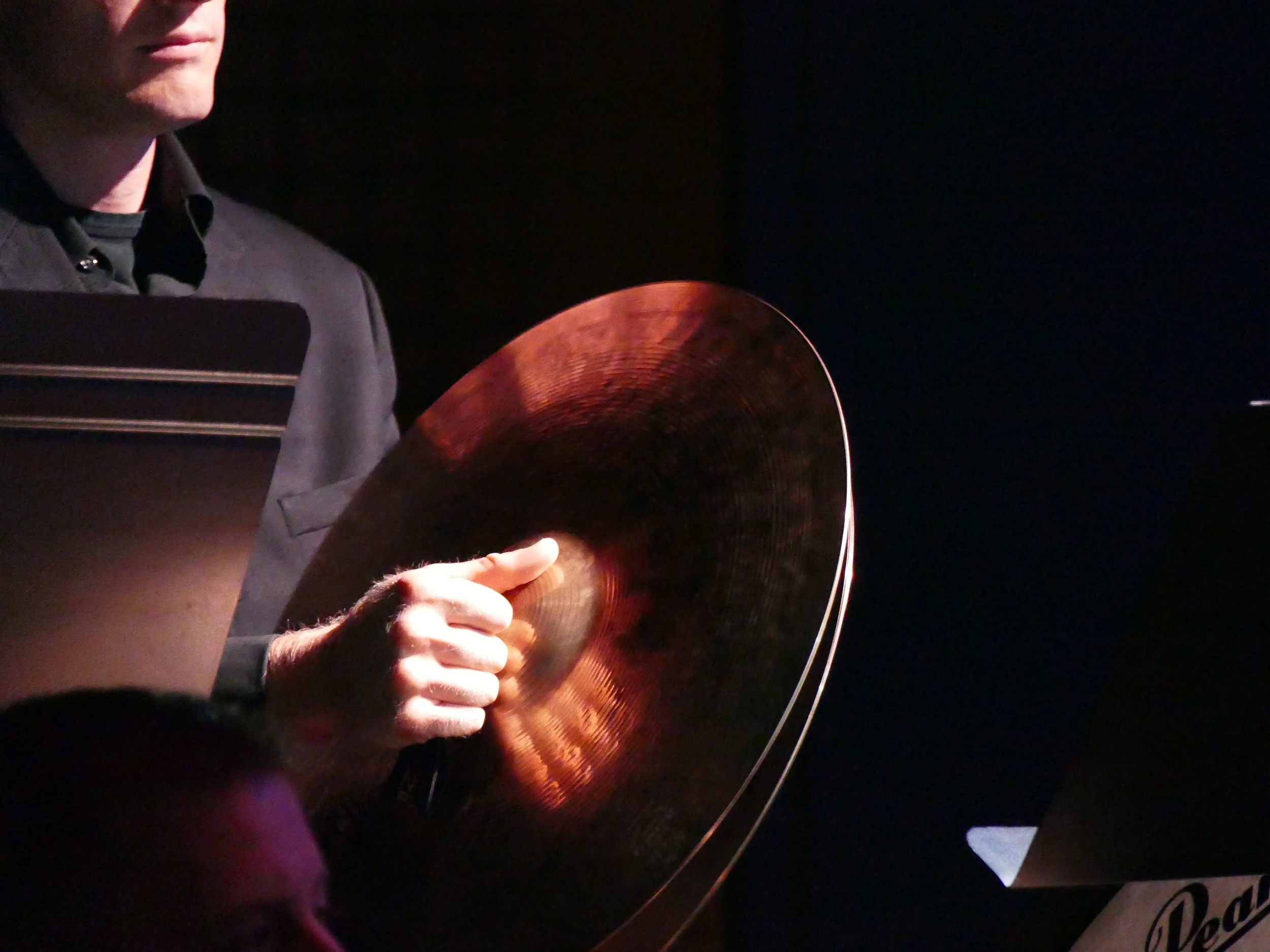  The musicians joined the guests during a break to discuss the night's program and beneficiaries 