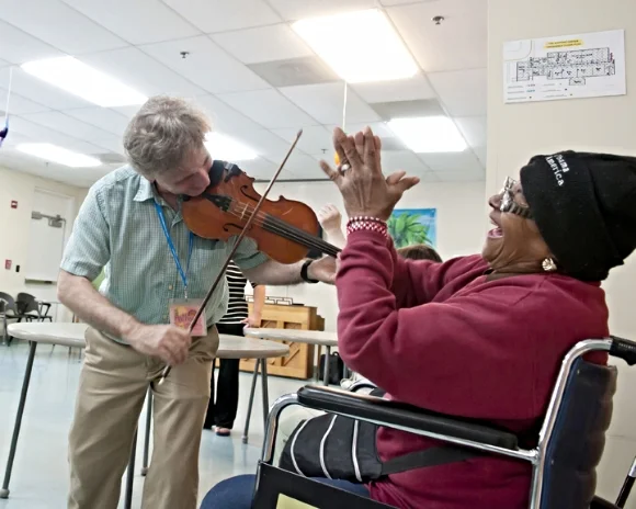 AFTA Teaching Artist Anthony Hyatt at The Support Center in Rockville, MD. (Photo by Stephanie Williams)/Photo source: AFTA