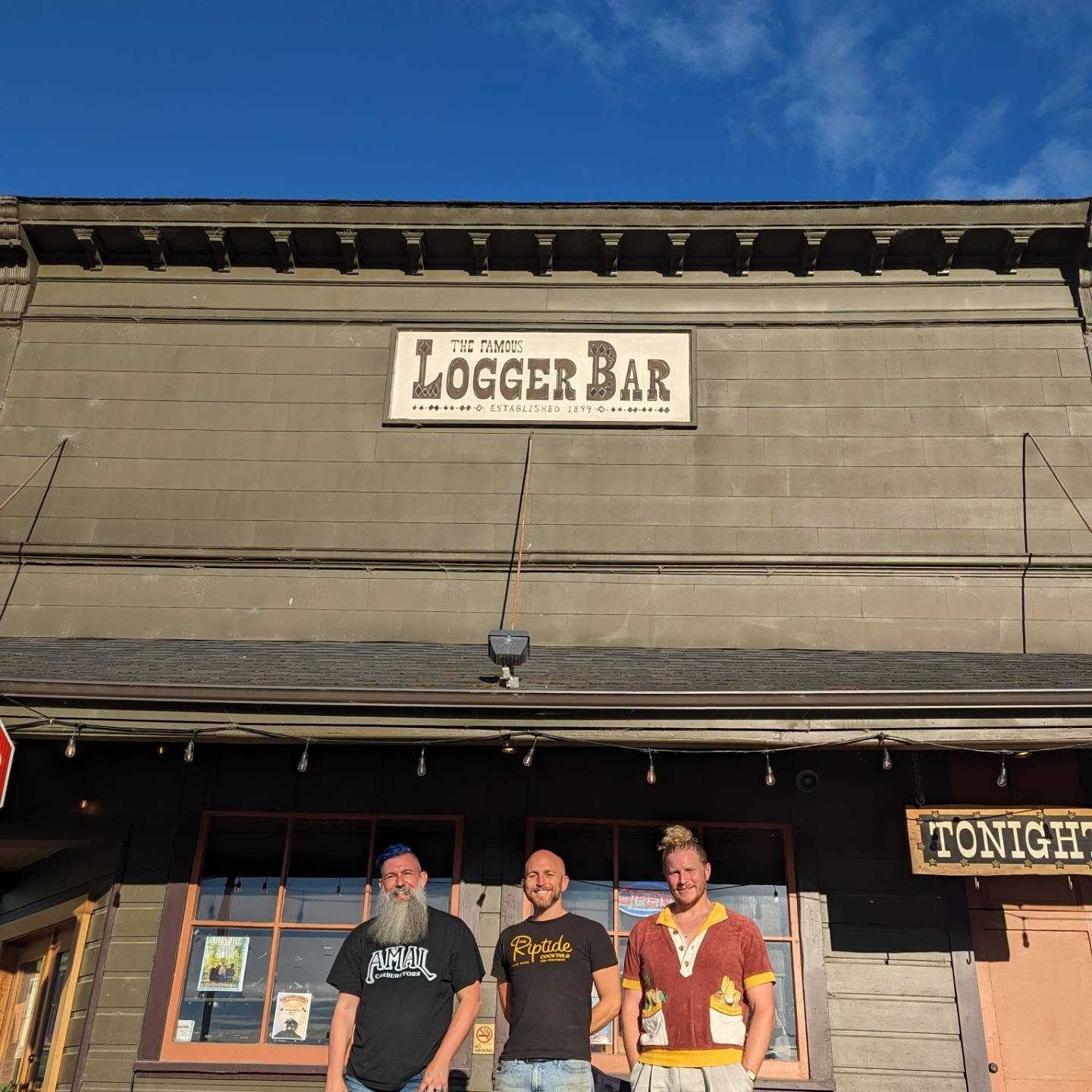What a fun show tonight! We were able to experiment with a more acoustic sound and it was a lot of fun. We were so appreciative of everyone who came out! Thank you for the conversations and the support. Special thanks to @loggerbar for hosting us! It