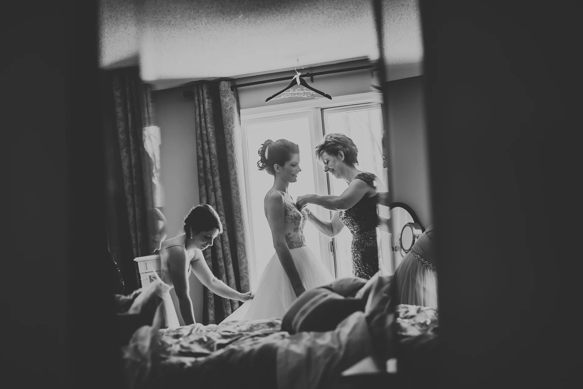 Best_Toronto_Wedding_Photographers_Glenerin_Inn_Mississauga_0003.jpg