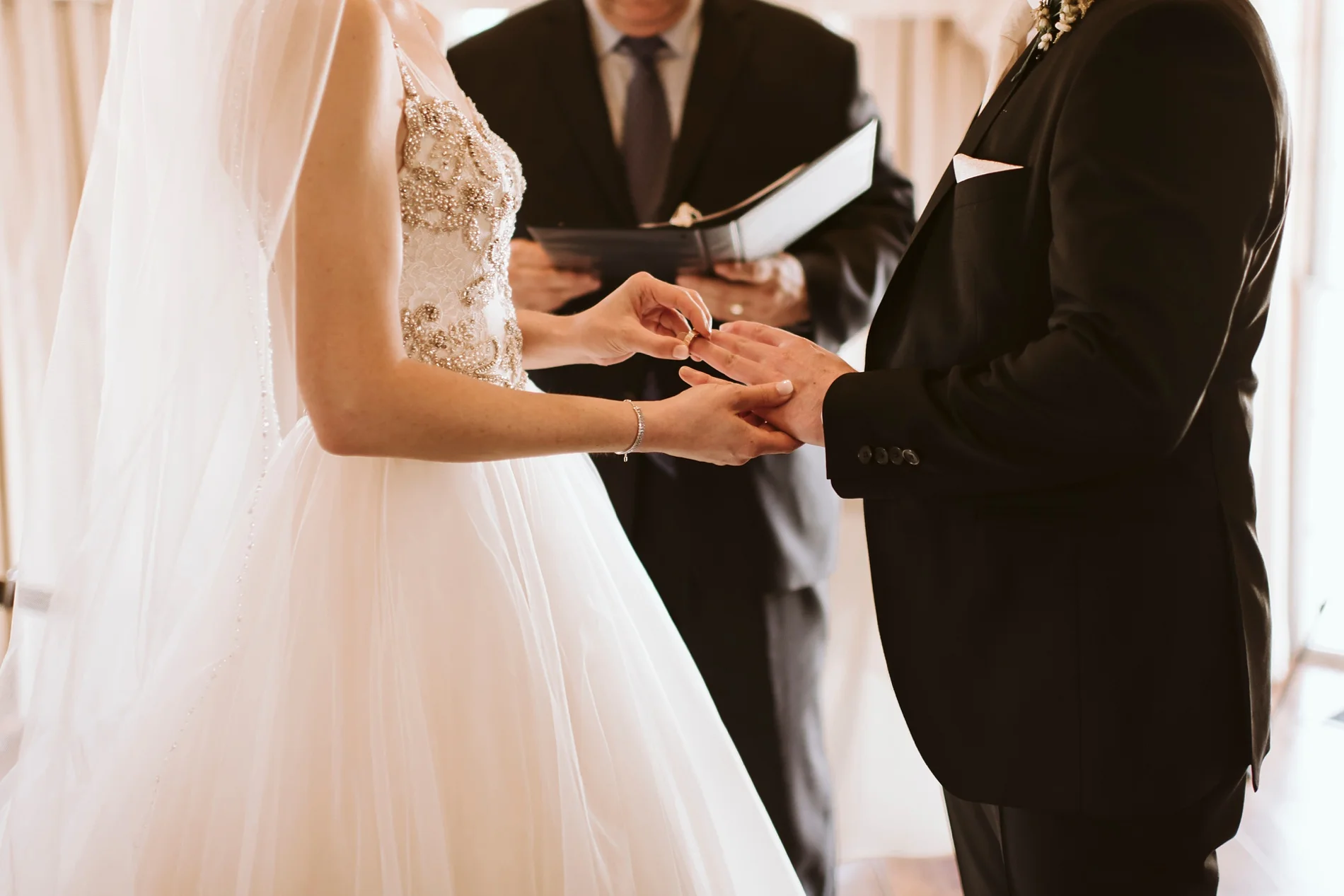 Best_Toronto_Wedding_Photographers_Glenerin_Inn_Mississauga_0037.jpg