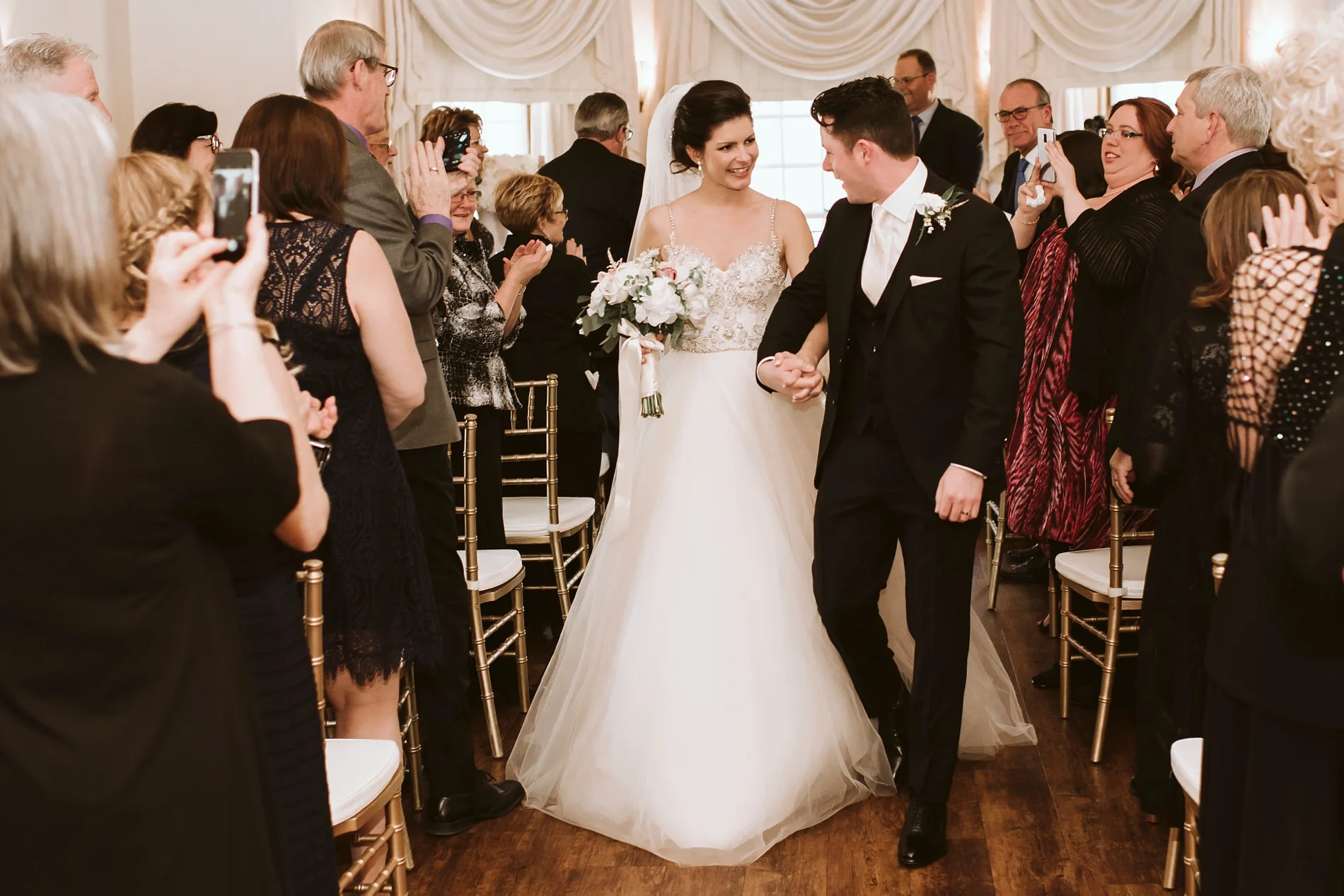 Best_Toronto_Wedding_Photographers_Glenerin_Inn_Mississauga_0038.jpg