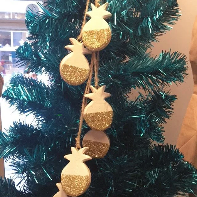 Pineapple decorations (Forty Four Shop)