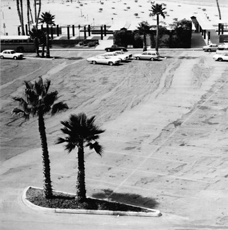 J oe Deal, From the Beach Cities Series , Zuma Beach , 1978. Gelatin silver print. Photography plays an enormous role in the story of visual journalism. Deal was no journalist, but an attentive viewer of landscape. One of the photographers who came to prominence in the New Topographics movement, his work is totally relevant in such discussions. I included his work in the Kemper show in 2015. He was also my friend and onetime boss, having hired me to work at Wash U in his role as dean of the School of Fine Arts. (In 1992!) 