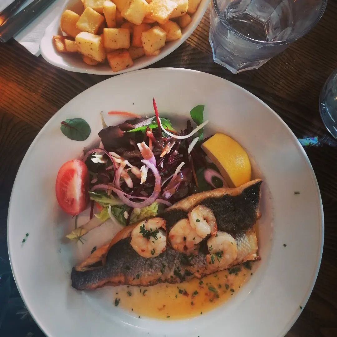 Post wedding refuel at @stoopyourheadskerries at stunning Skerries Harbour! I love being able to work locally, it's even better when I get treats like this!

#Skerriesharbour #skerriesrestaurants #skerries