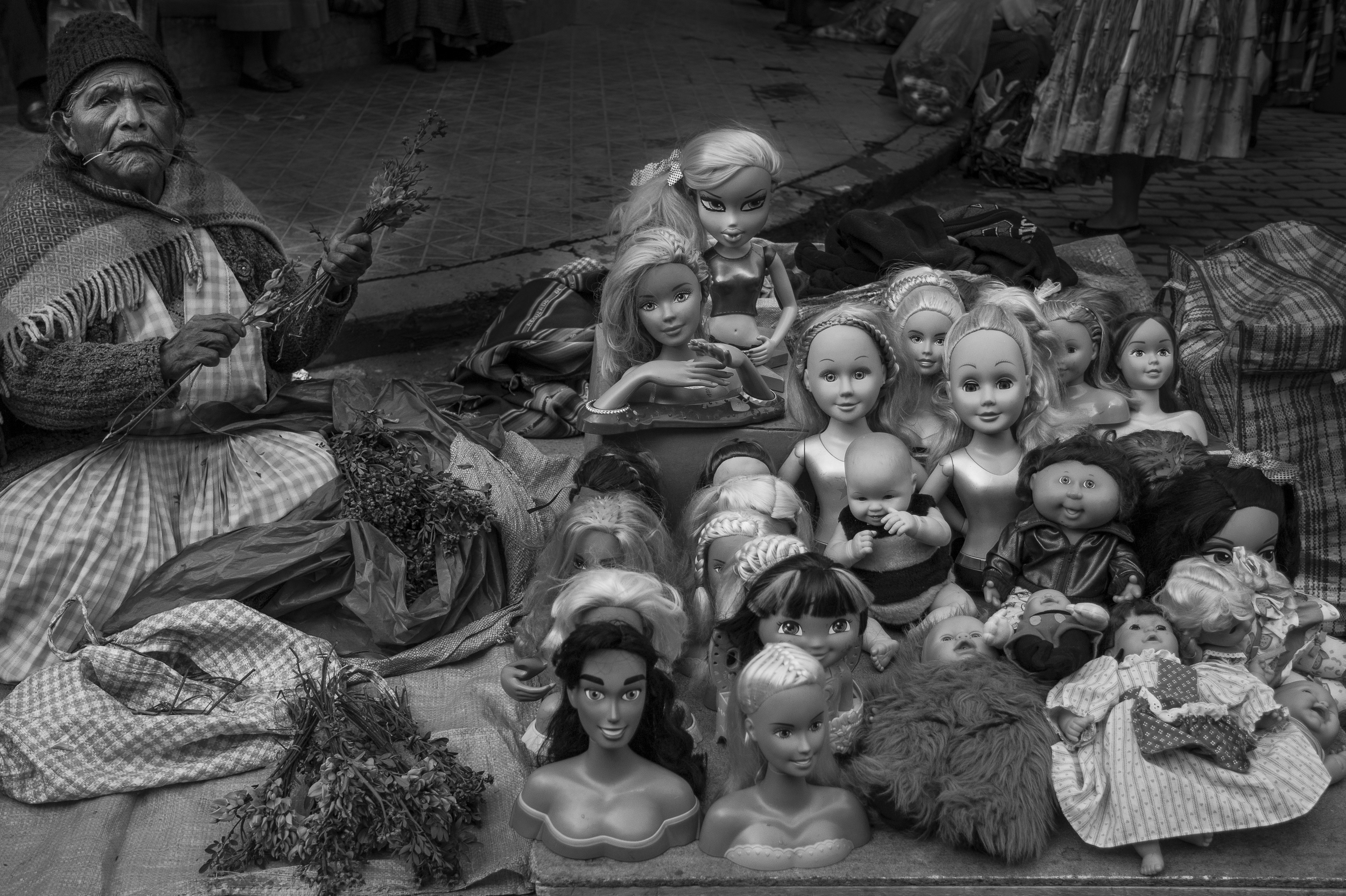 bol woman with dolls bw 4x6.jpg