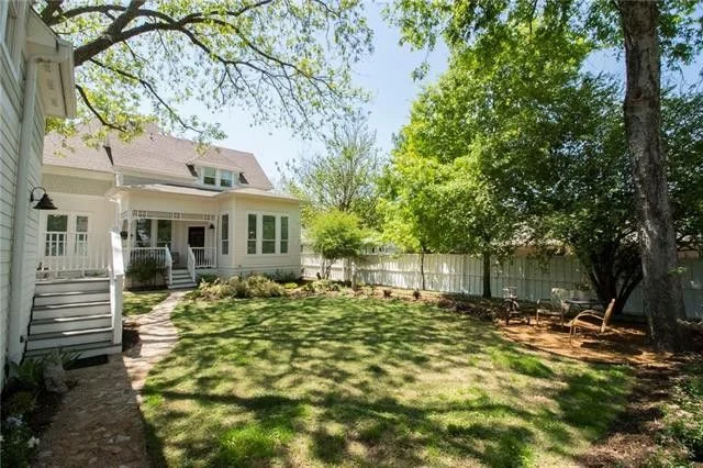 616 W Hunt St 33.jpg