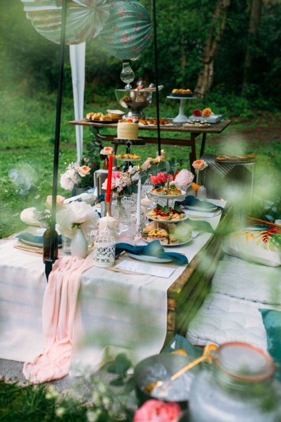 Modern Wedding Styling Outdoor Picnic London Micro Wedding