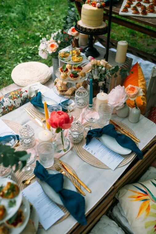 Dita Rosted Events - Wedding Picnic London - Rustic Boho Style  - Long Pillar Candle - Parisian Blue napkin - Nordic Stoneware Plate - Gold cutlery -Apple crate table -Photo-31.jpg