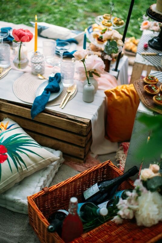 Dita Rosted Events - Wedding Picnic London - Rustic Boho Style - Afternoon Tea Hamper - Tropical Cushion - Parisian Blue napkin - Stoneware Gold cutlery -Apple crate table -Photo-22.jpg