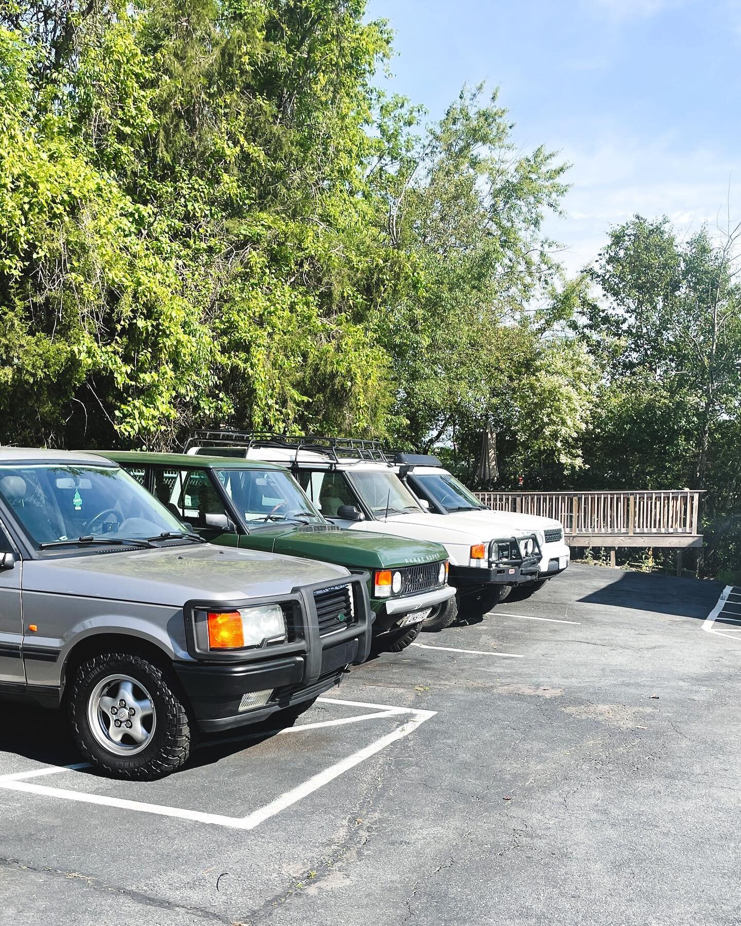 That&rsquo;s a lot of oil leaks in one picture. 

#landrover #rangerover #discovery1 #wsnc #camelcityrovers