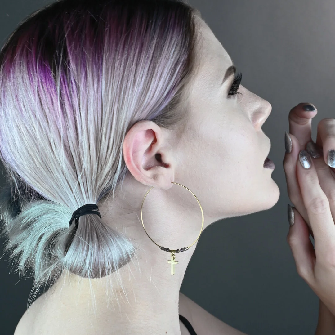 Ear-Hoopcross-Model.jpg