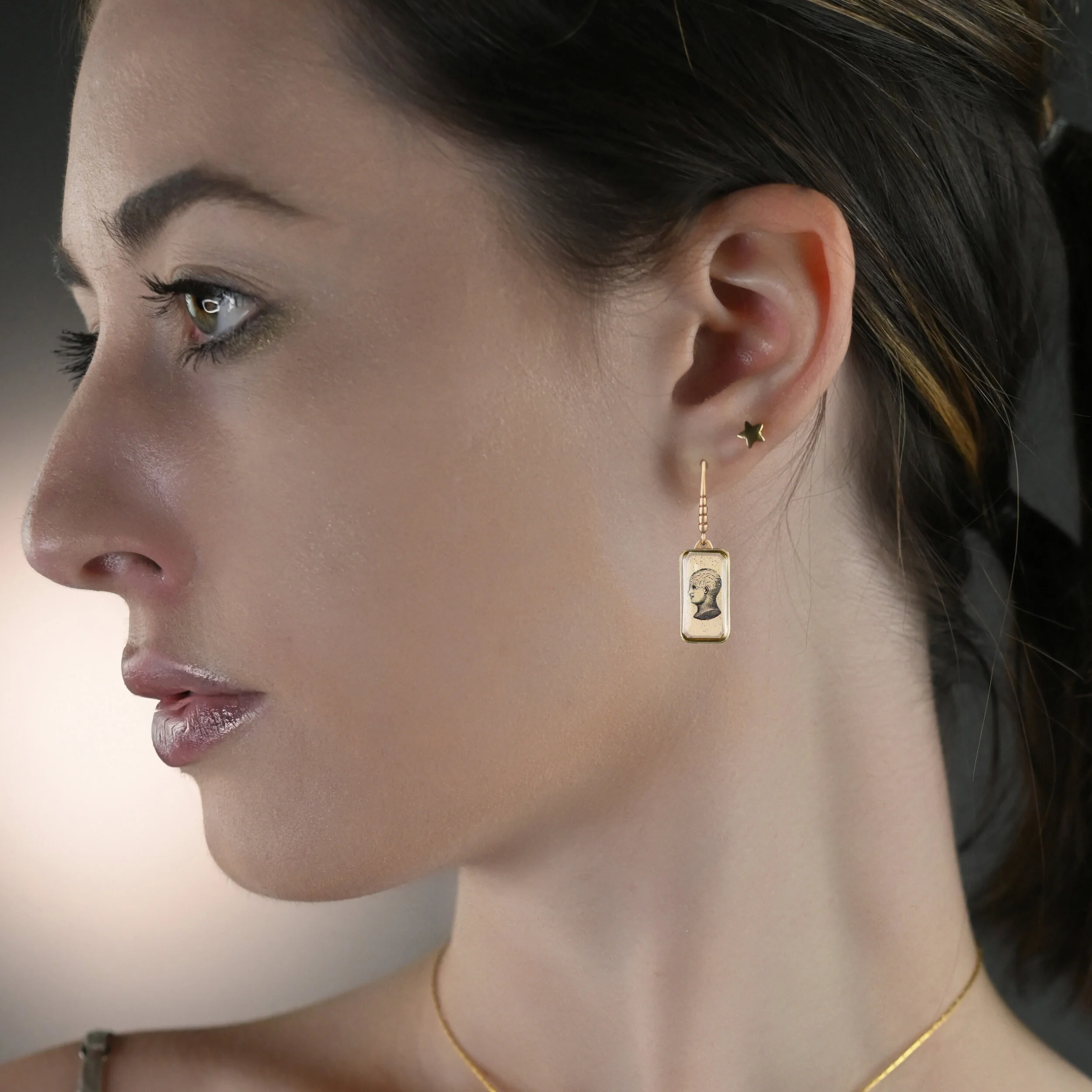Model-with-Picture-02-Head.jpg