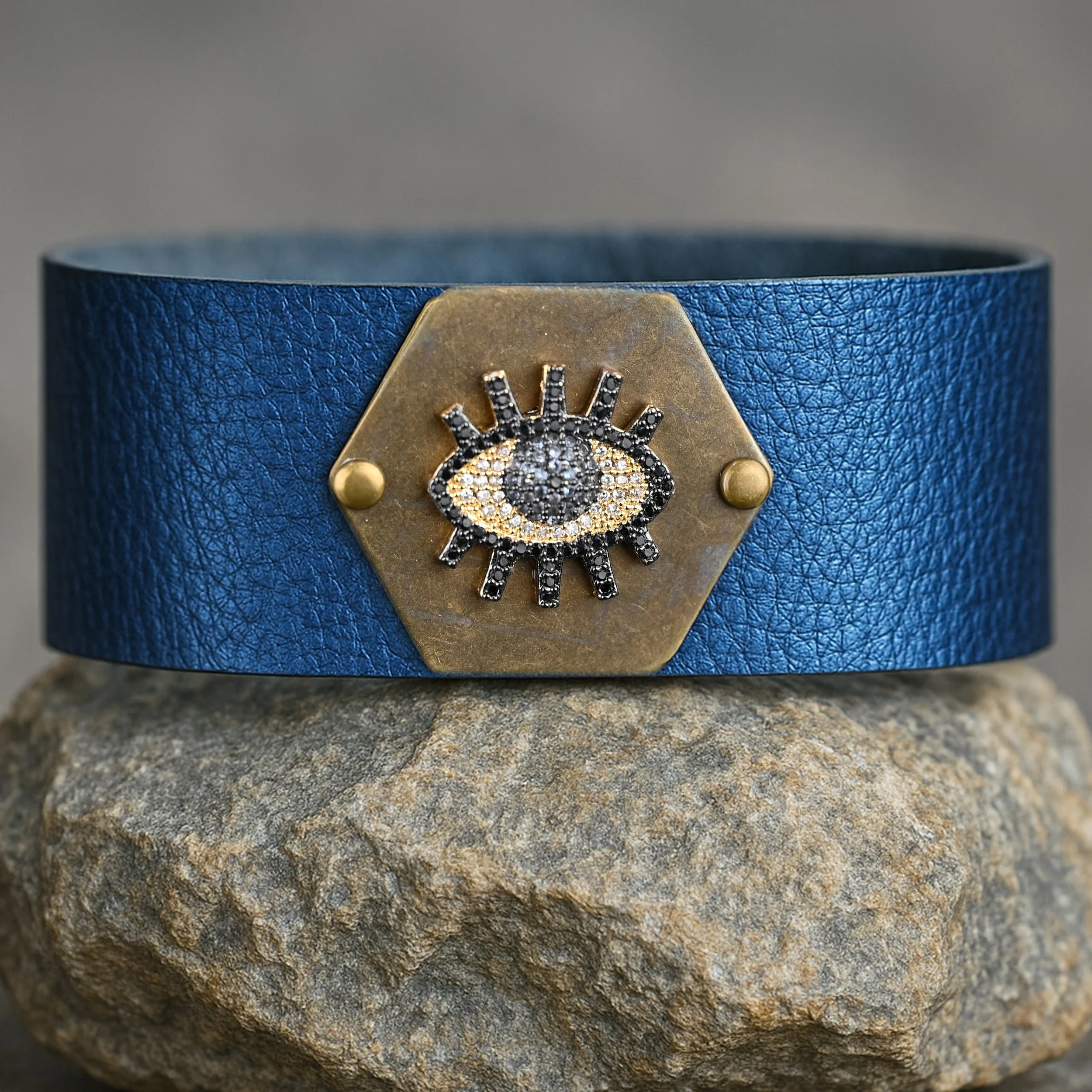 Midsize-Eye-blue-on-a-rock-2.jpg