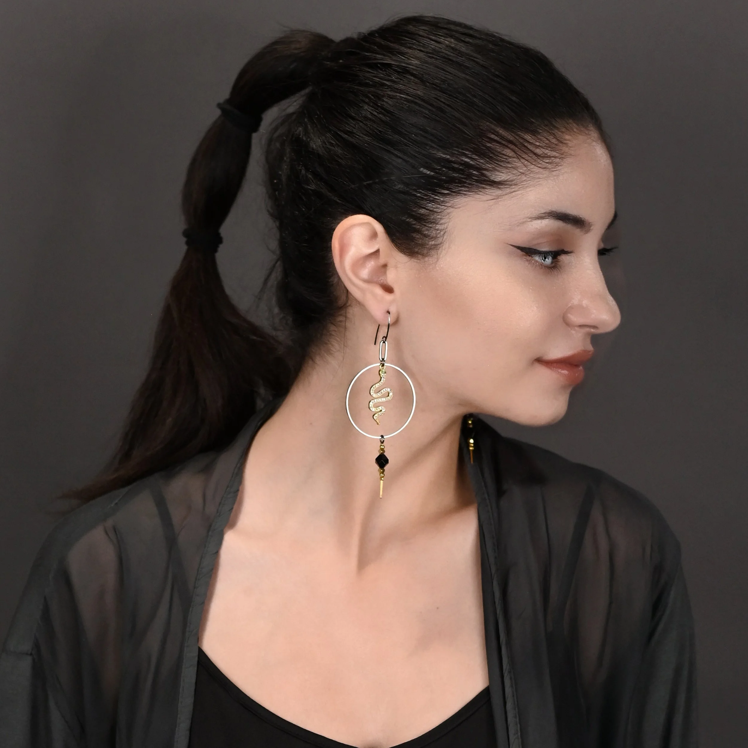 EAR-F513-Asya-2.jpg