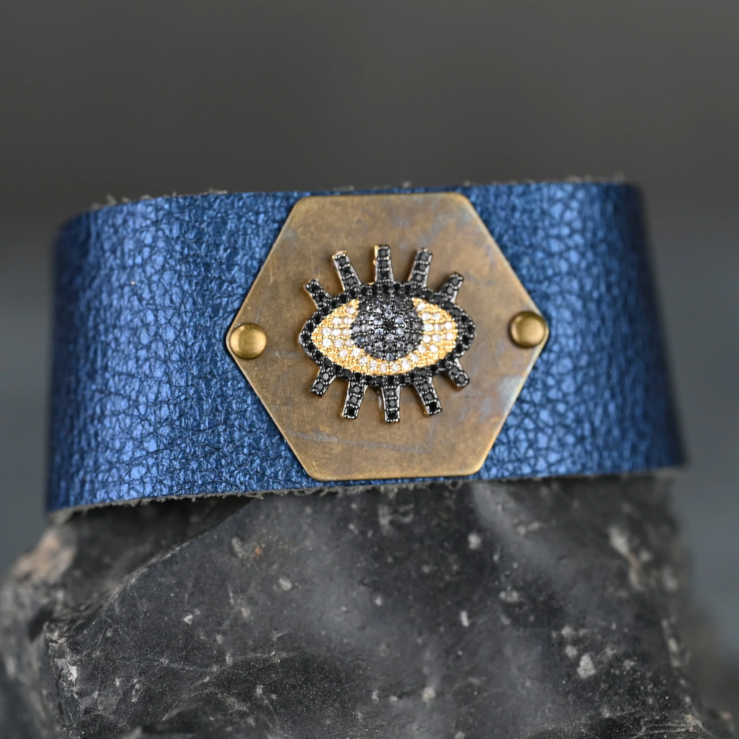 Midsize-Eye-blue-on-a-rock-3.jpg