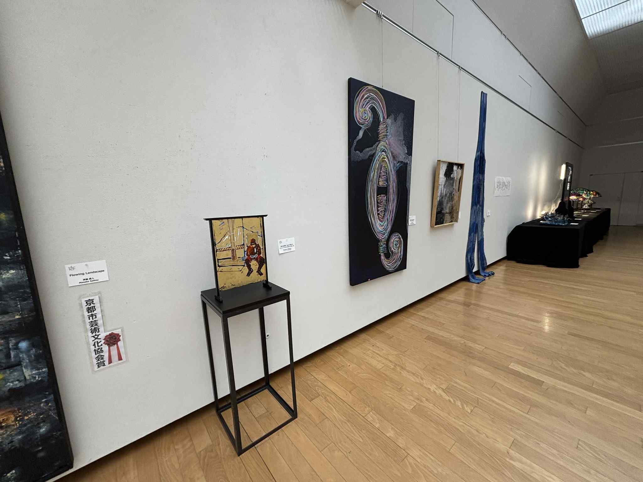 “Scrollin’ on the L” in the Kyoto Art Museum