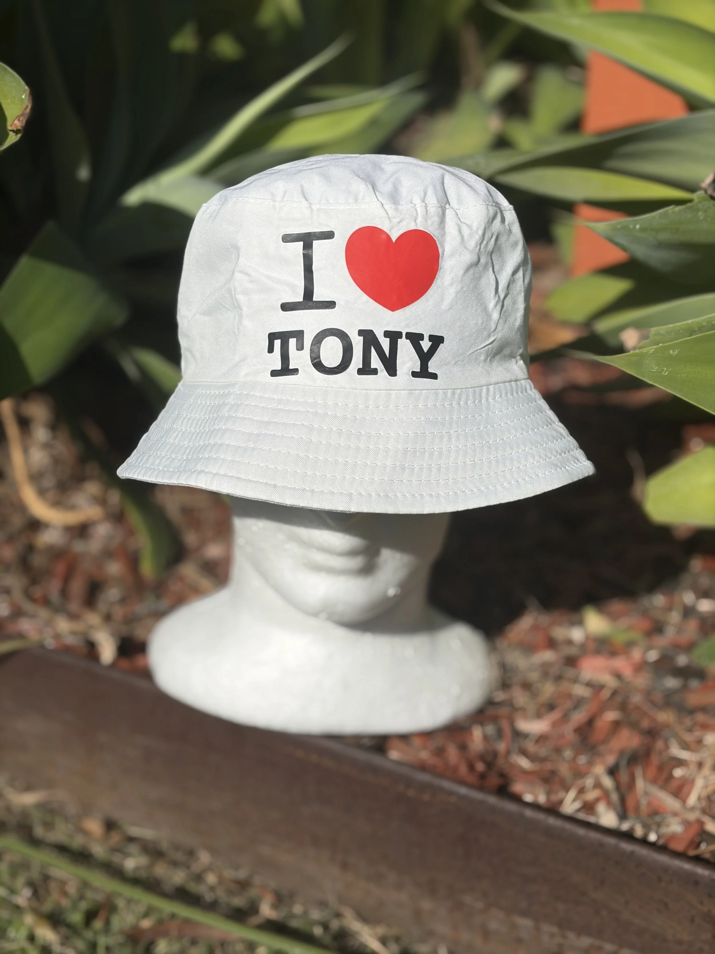 WHITE "I LOVE TONY"