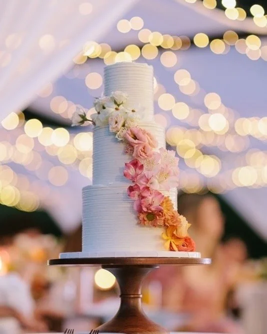 Almost too pretty to eat (almost) 
⠀⠀⠀⠀⠀⠀⠀⠀⠀
Planning + Design: @nicholeweddings
Photography: @melialucida
Cake: @hippbakes
Florals: @dbhemingway
Rentals: @pacificpartyrentals @alohaartisans
Venue: @kualoaranchweddings
⠀⠀⠀⠀⠀⠀⠀⠀⠀
#WeddingCakeGoals #Om