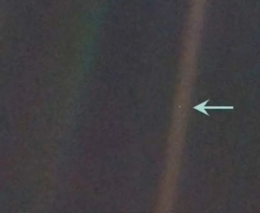 Pale blue dot.jpg