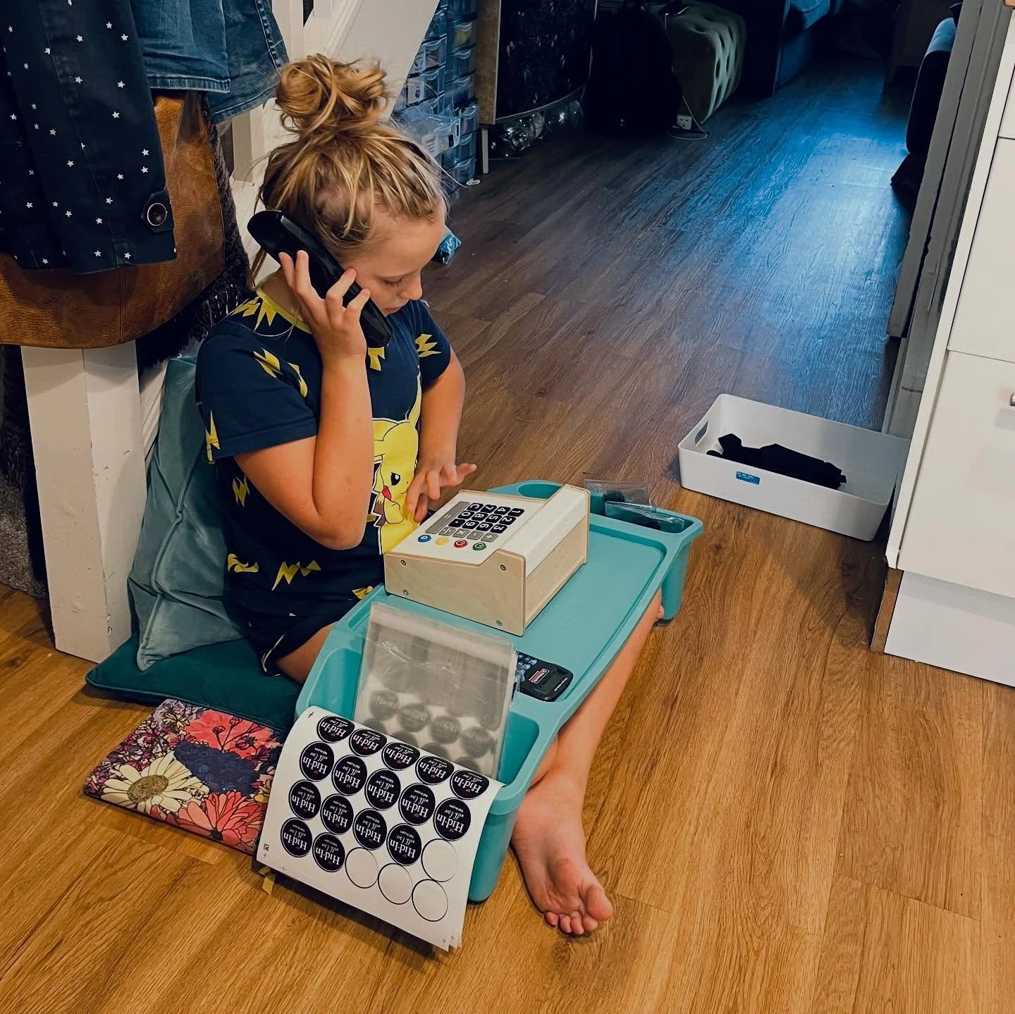 Summer holidays
Every day is &ldquo;take your child to work day&rdquo;
Helping hands can become unhelpful if they&rsquo;re not kept busy. 
Having to be imaginative with role play&hellip;

#multiwaybodyband #helpinghands #type1life #type1 #t1d #smallb