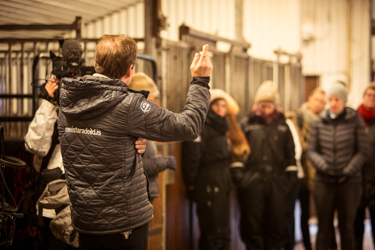 Hinni welcomes and explains about the breeding at Árbakki. 