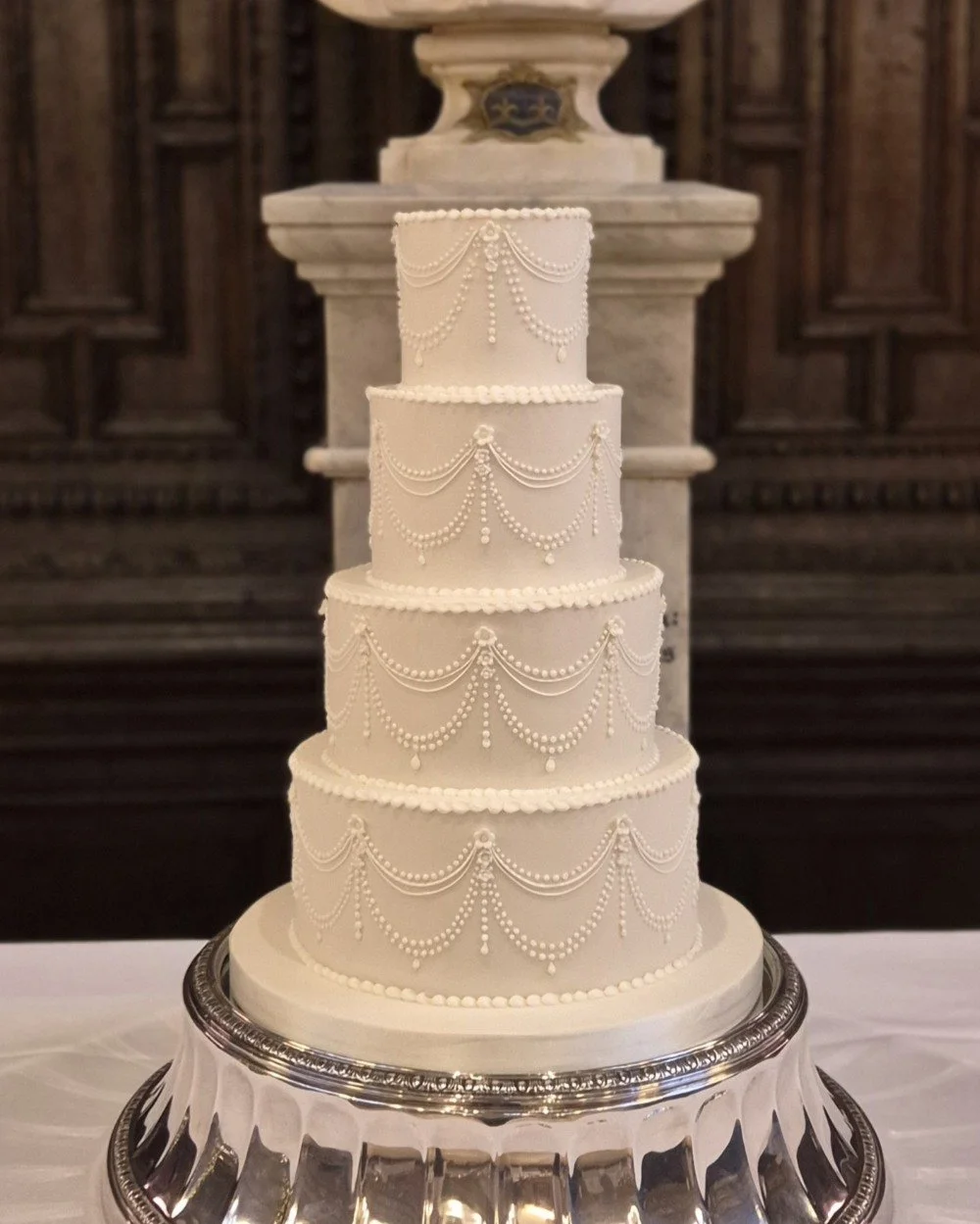 traditional wedding cake with delicate piping and no flowers at Middle Temple Hall