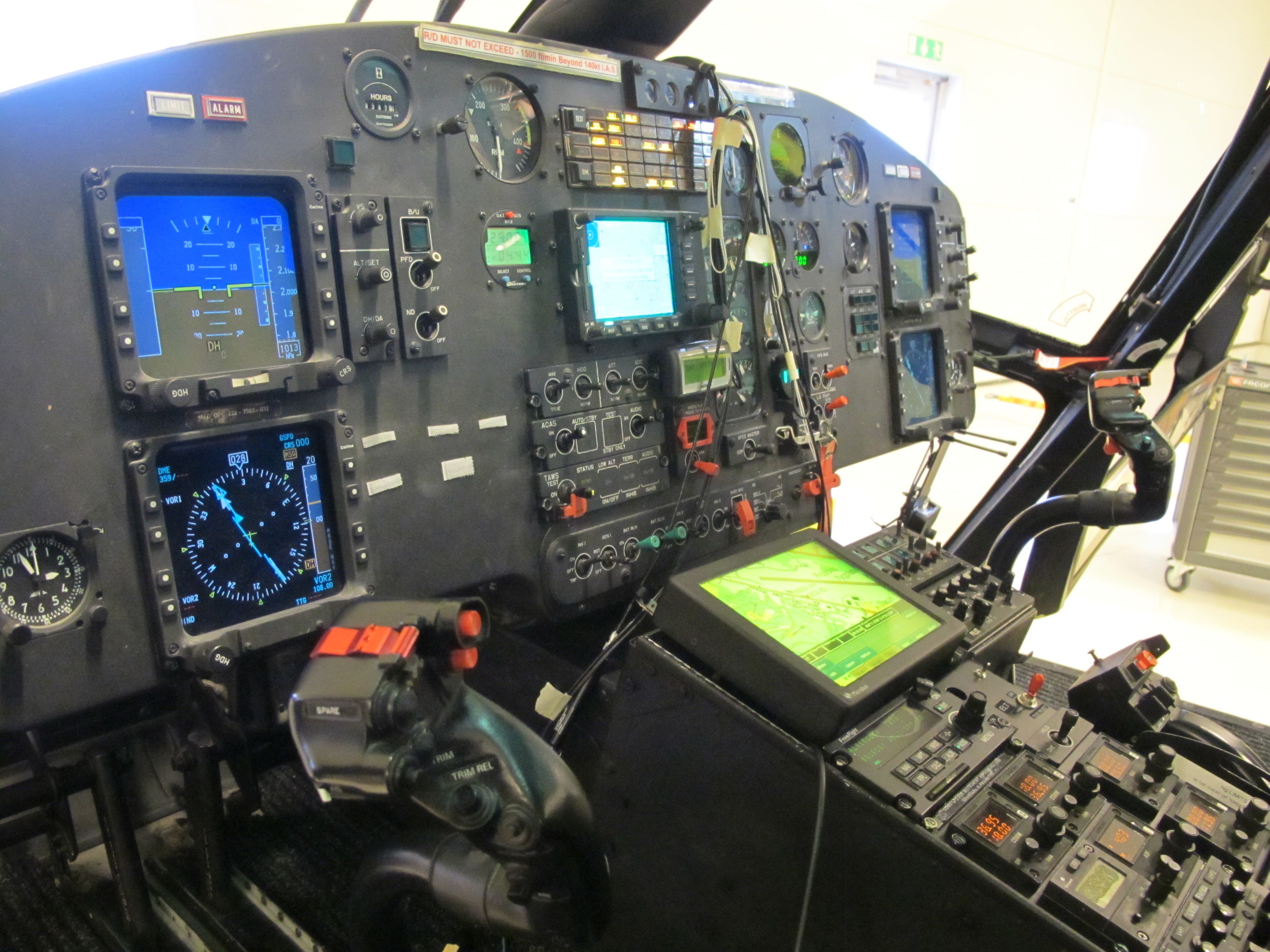 NVIS Cockpit AS365.jpg