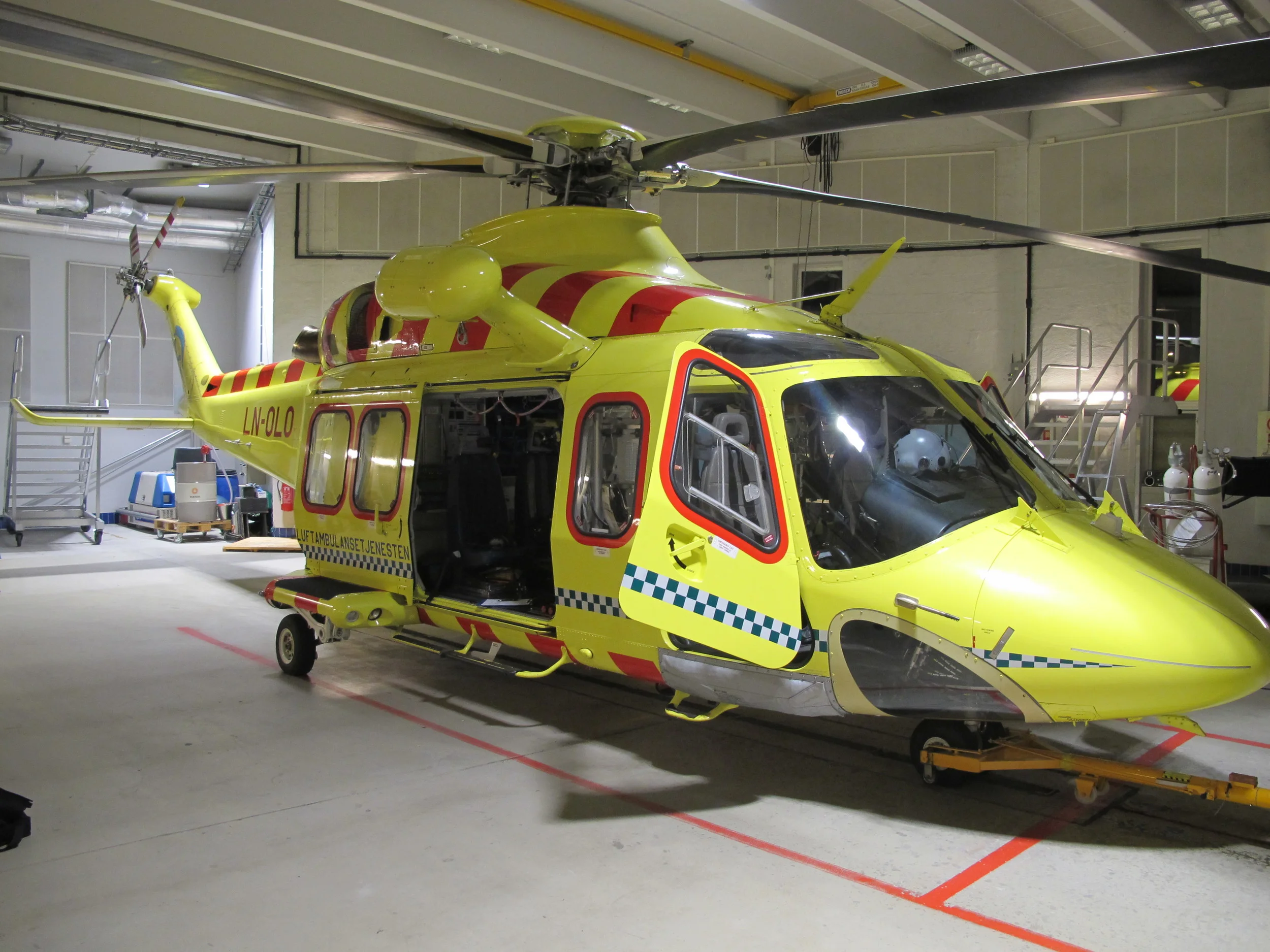 NVIS_AW139_TOS_ 006.JPG