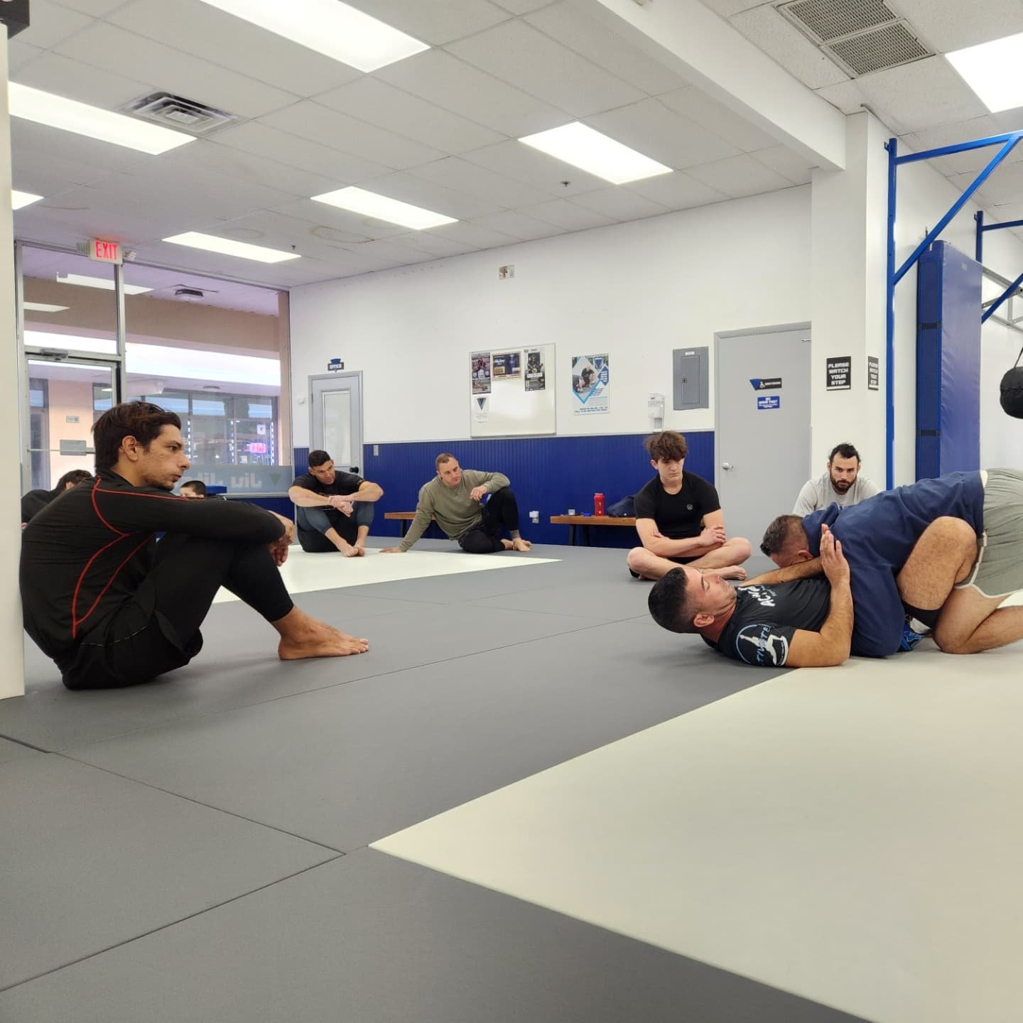 Awesome crowd in today's class working off all the turkey. Don't miss Professor @erik_hoffman1212 's classes Friday at 11am.

#jiujitsu #bjj #mma #brazilianjiujitsu #jiujitsulifestyle #ufc #grappling