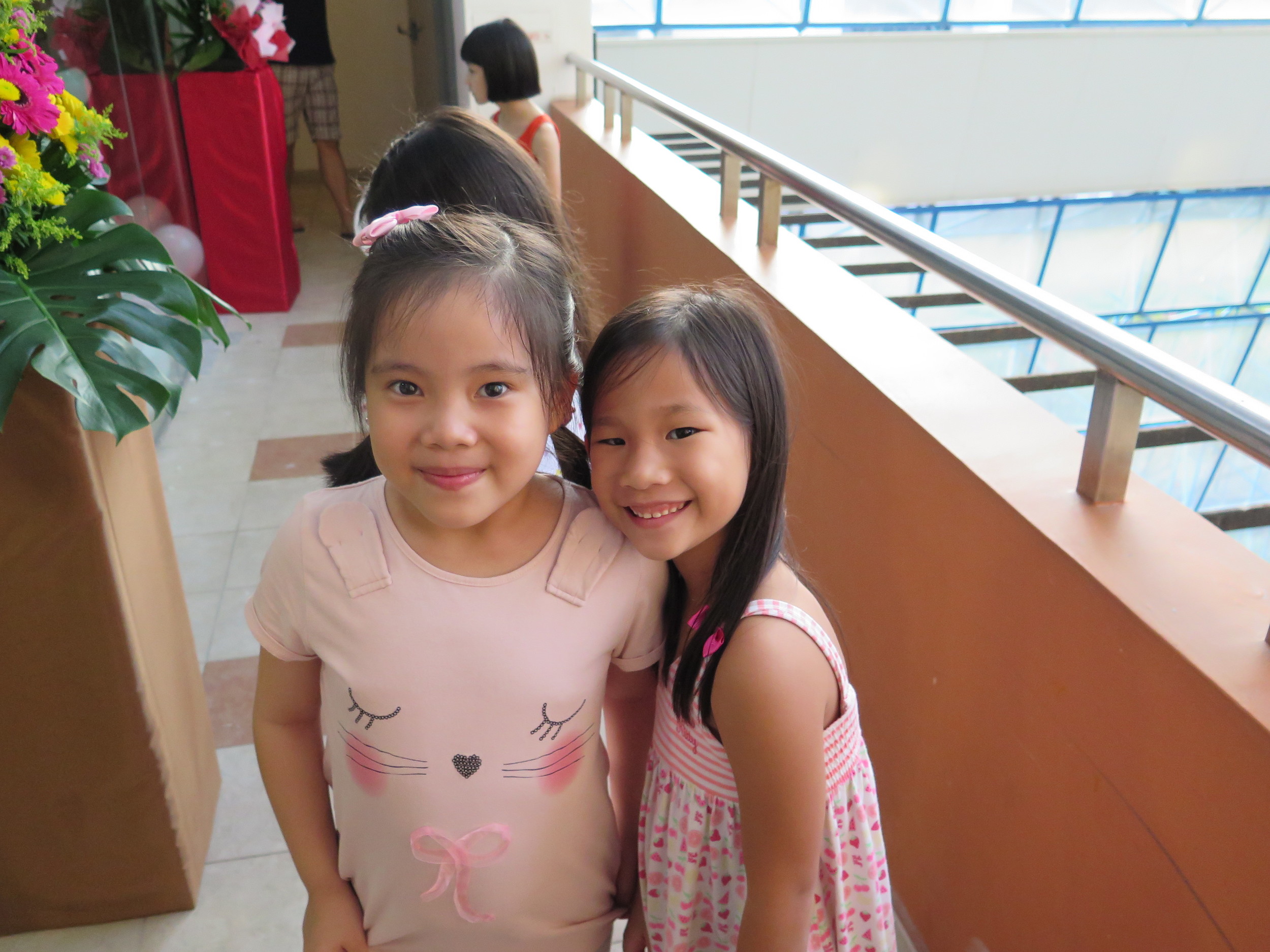 Hailey and Amanda, students of Teacher Sandy and Teacher Wei Yang
