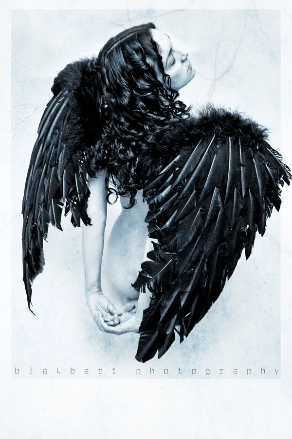 Kneeling_Angel_by_Blakberi_Productions.jpg