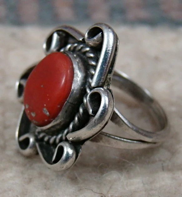 vintage-navajo-coral-ring-742Z-2.JPG