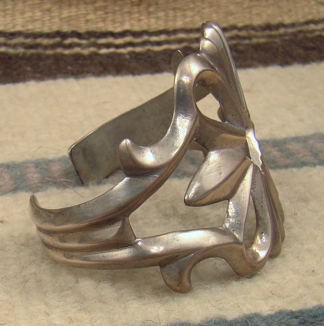vint-navajo-sandcast-bracelet-750M-1.JPG